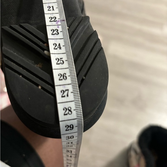 Burberry boots - Picture 5 of 11